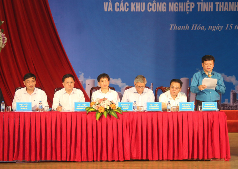 Đại diện Công đoàn Khu kinh tế Nghi Sơn cùng các cơ quan ở Thanh Hóa luôn đồng hành cùng người lao động.