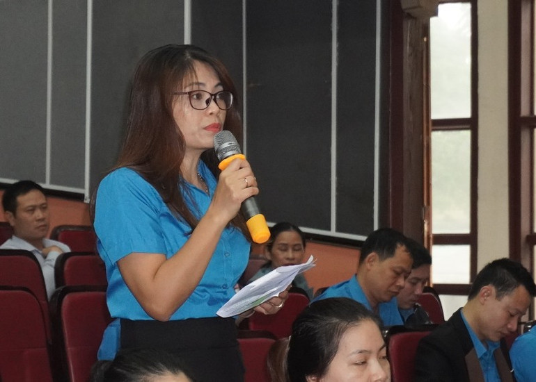 Chị Vũ Thị Mai Lan kiến nghị quan tâm tạo điều kiện, hướng dẫn lao động nữ thụ hưởng chế độ ốm đau, thai sản.