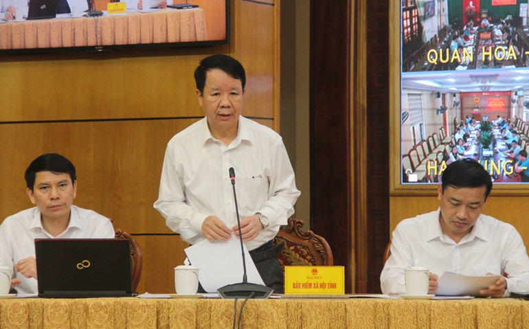 Lãnh đạo Bảo hiểm xã hội tỉnh Thanh Hóa trả lời, giải trình các ý kiến chất vấn. Lãnh đạo Bảo hiểm xã hội tỉnh Thanh Hóa trả lời, giải trình các ý kiến chất vấn.