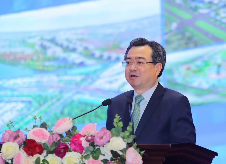 Bộ trưởng Xây dựng phát biểu tại buổi lễ.