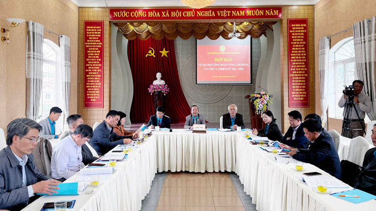 Quang cảnh họp báo về Đại hội Công đoàn tỉnh Lâm Đồng lần thứ X.