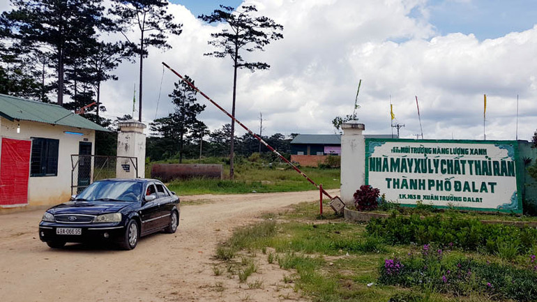 Nhà máy xử lý chất thải rắn thành phố Đà Lạt được xây dựng tại tiểu khu 163B, xã Xuân Trường, thành phố Đà Lạt.