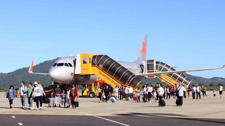 Một chuyến bay hạ cánh tại Cảng hàng không Liên Khương.