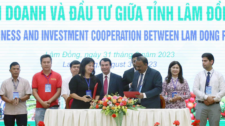 Công ty Holiday World (Ấn Độ) ký kết biên bản ghi nhớ, hợp đồng nguyên tắc về hợp tác thương mại với Công ty cổ phần Samten Hills Đà Lạt (Lâm Đồng).