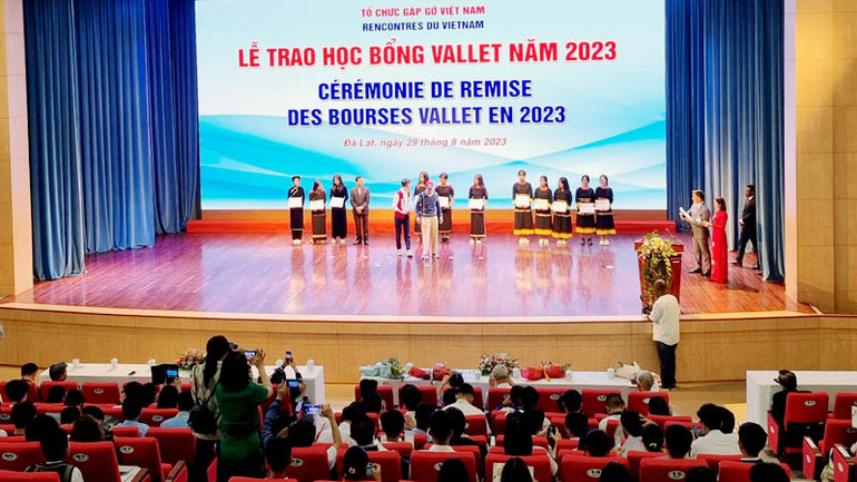 Quang cảnh Lễ trao học bổng Vallet.