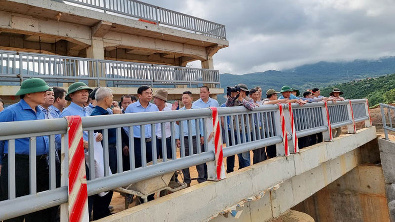 Đoàn công tác Ban Chỉ đạo quốc gia về phòng, chống thiên tai tại khu vực dự án hồ chứa nước Đông Thanh.