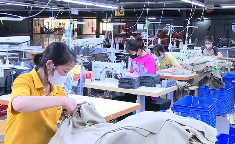 Doanh nghiệp may công nghiệp thu hút, tạo việc làm, thu nhập cho lao động tỉnh Thanh Hóa.