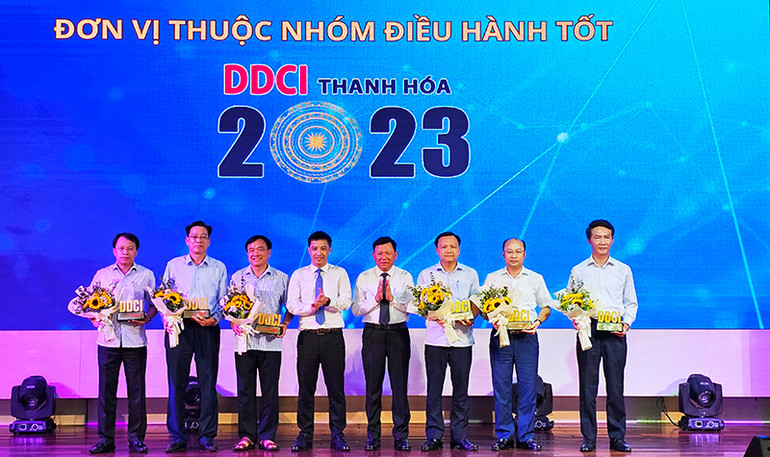 Nhóm đơn vị điều hành tốt năm 2023 được tôn vinh.