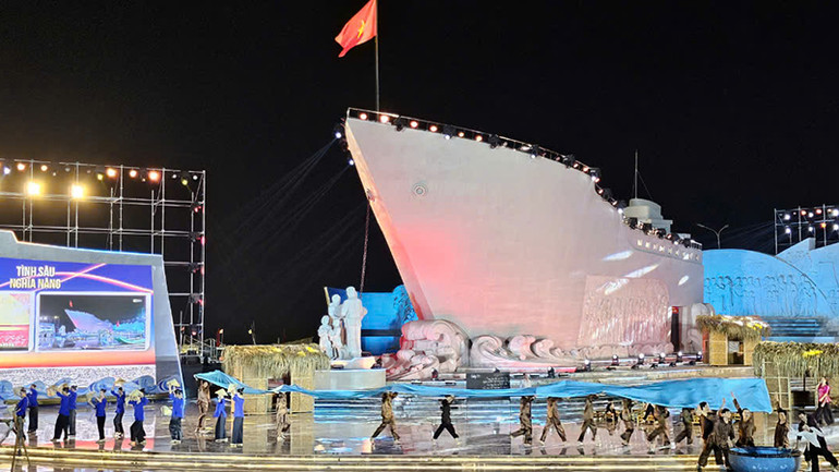 Một tiết mục trong chương trình nghệ thuật tại điểm cầu truyền hình Thanh Hóa.