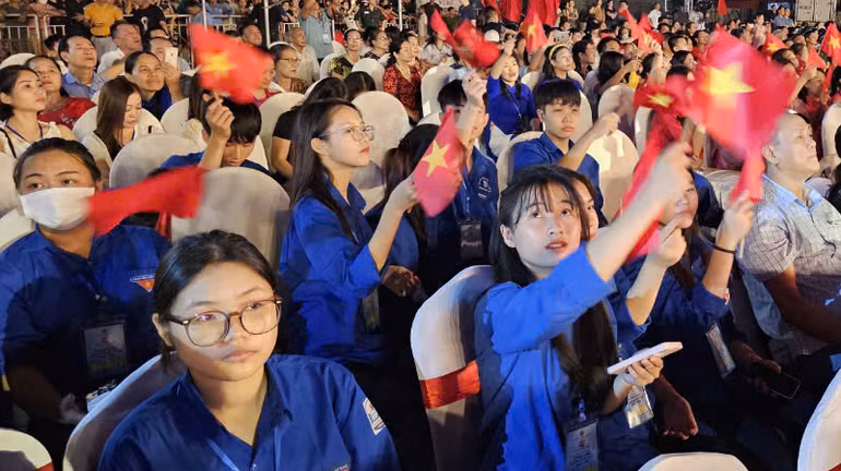 Thanh niên Thanh Hóa tham dự cầu truyền hình. Thanh niên Thanh Hóa tham dự cầu truyền hình.