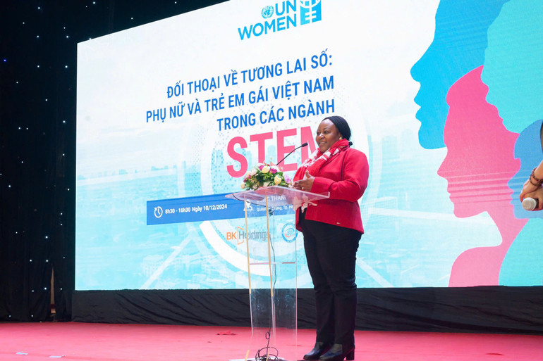 Bà Caroline Nyamayemombev, Trưởng đại diện Cơ quan Liên hợp quốc về Bình đẳng giới và Trao quyền cho phụ nữ (UN Women) tại Việt Nam, phát biểu tại buổi Đối thoại.