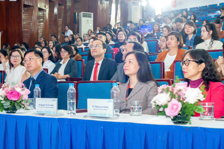 Các đại biểu tham dự sự kiện.