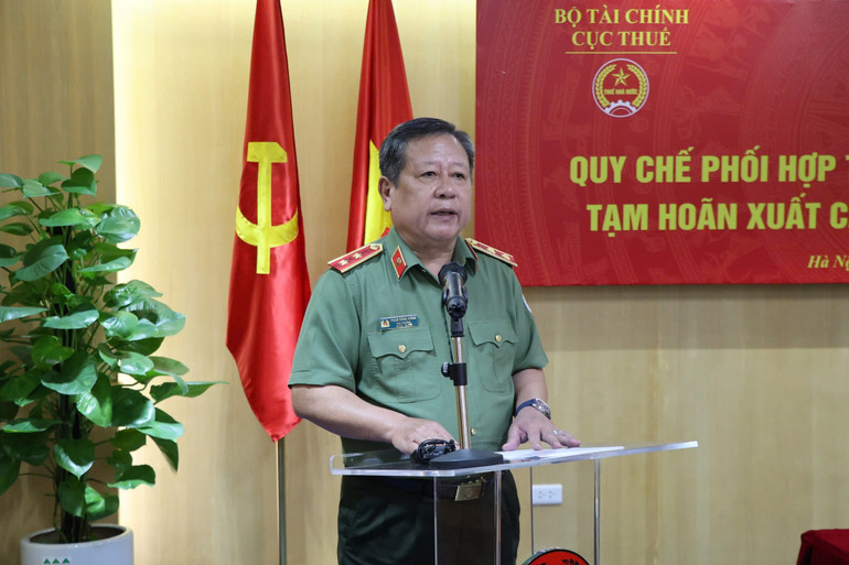 Trung tướng Phạm Đăng Khoa, Cục trưởng Cục Quản lý xuất nhập cảnh, Bộ Công an. Trung tướng Phạm Đăng Khoa, Cục trưởng Cục Quản lý xuất nhập cảnh, Bộ Công an.