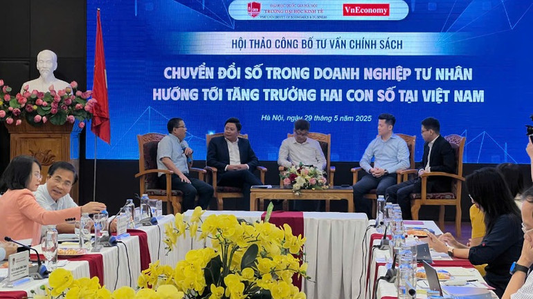 Các khách mời thảo luận tại Hội thảo.