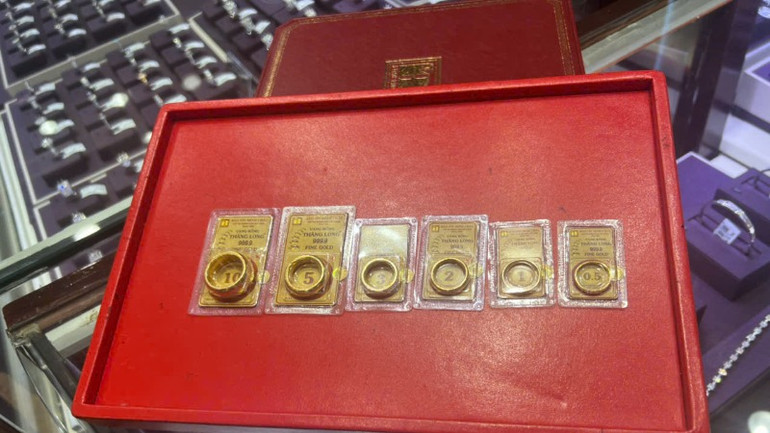 Nhà đầu tư nhỏ lẻ cần cẩn trọng khi đầu tư vàng (Ảnh: QUỲNH TRANG)