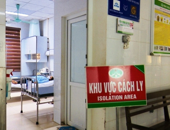 Bệnh nhân được điều trị cách ly tại Khoa Bệnh nhiệt đới.