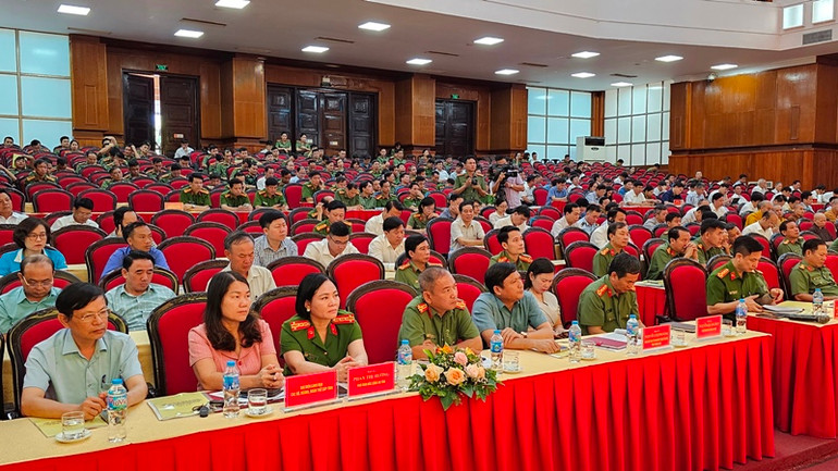 Các đại biểu tham dự hội nghị.