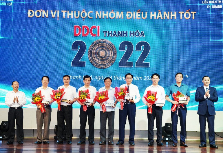 Các đơn vị cấp tỉnh có chỉ số năng lực cạnh tranh tốt được tôn vinh tại lễ công bố. Các đơn vị cấp tỉnh có chỉ số năng lực cạnh tranh tốt được tôn vinh tại lễ công bố.