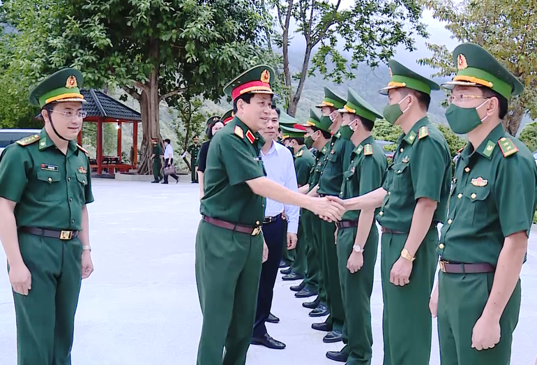 Đại tướng Lương Cường thăm, làm việc với các đơn vị quân đội trên địa bàn huyện Mường Lát.