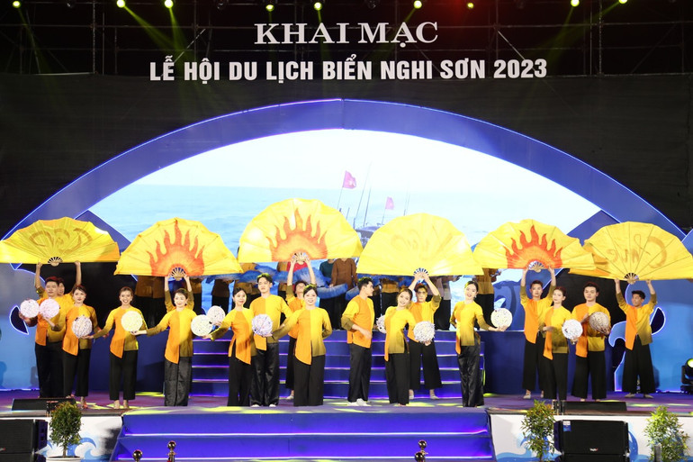 Một tiết mục trong đêm khai mạc Lễ hội du lịch biển Nghi Sơn năm 2023.