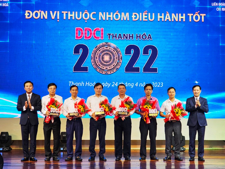 Sáu đơn vị dẫn đầu về chỉ số cạnh tranh cấp huyện. Sáu đơn vị dẫn đầu về chỉ số cạnh tranh cấp huyện.