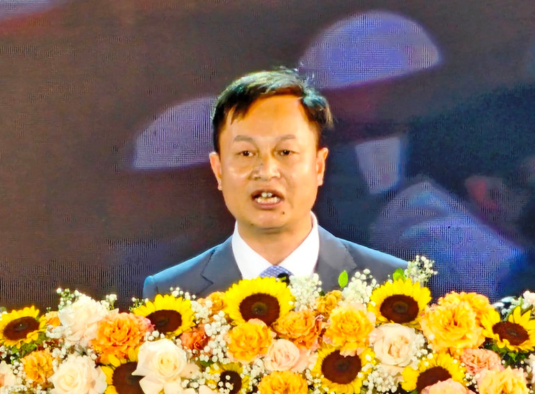 Chủ tịch Ủy ban nhân dân huyện Hoằng Hóa tuyên bố khai mạc lễ hội du lịch biển Hải Tiến 2023. Chủ tịch Ủy ban nhân dân huyện Hoằng Hóa tuyên bố khai mạc lễ hội du lịch biển Hải Tiến 2023.