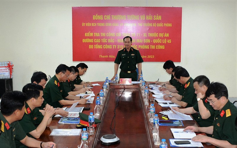 Thượng tướng Vũ Hải Sản phát biểu tại buổi làm việc.