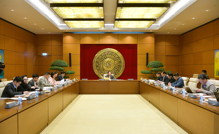 Phó Chủ tịch Quốc hội Nguyễn Khắc Định làm việc với các cơ quan về triển khai biên soạn, xuất bản cuốn sách “Lịch sử Quốc hội Việt Nam Tập 5. Ảnh: Cổng thông tin điện tử Quốc hội Phó Chủ tịch Quốc hội Nguyễn Khắc Định làm việc với các cơ quan về triển khai biên soạn, xuất bản cuốn sách “Lịch sử Quốc hội Việt Nam Tập 5. Ảnh: Cổng thông tin điện tử Quốc hội