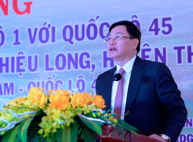 Phó Chủ tịch Ủy ban nhân dân tỉnh Thanh Hóa giao nhiệm vụ cho các địa phương, đơn vị tại lễ khởi công.