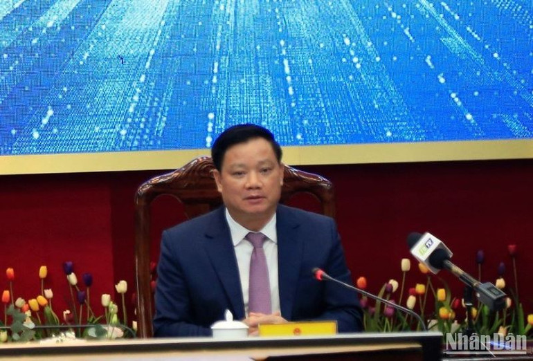 Chủ tịch Ủy ban nhân dân tỉnh Thái Bình Nguyễn Khắc Thận đánh giá cao Tập đoàn Chery đã tìm hiểu, khảo sát và quyết định chọn Thái Bình để đầu tư nhà máy sản xuất ô-tô quy mô lớn. Chủ tịch Ủy ban nhân dân tỉnh Thái Bình Nguyễn Khắc Thận đánh giá cao Tập đoàn Chery đã tìm hiểu, khảo sát và quyết định chọn Thái Bình để đầu tư nhà máy sản xuất ô-tô quy mô lớn.