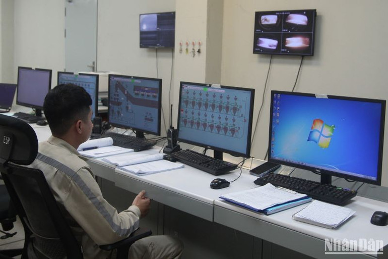 Khu vực điều khiển hệ thống thải xỉ trong Nhà máy Nhiệt điện Thái Bình 2.