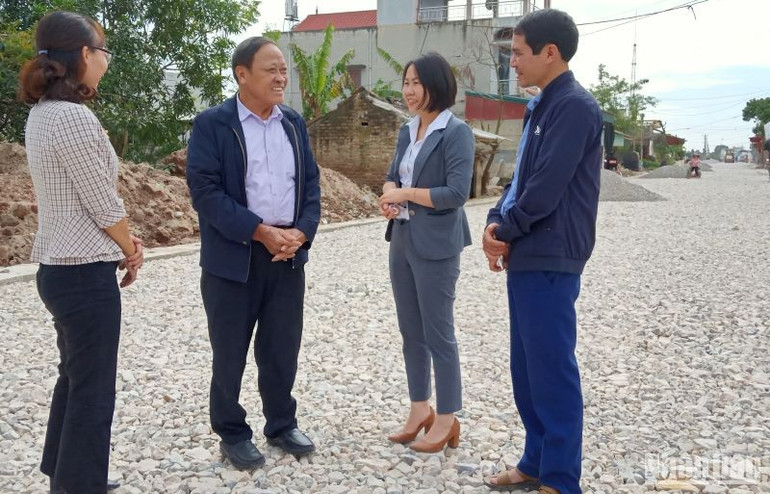 Mô hình vận động hiến đất làm đường tại huyện Quỳnh Phụ (tỉnh Thái Bình). (Ảnh: Mai Tú) Mô hình vận động hiến đất làm đường tại huyện Quỳnh Phụ (tỉnh Thái Bình). (Ảnh: Mai Tú)