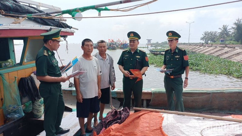 Mô hình "Đội tàu, thuyền tự quản đoàn kết hỗ trợ trên biển và tham gia bảo vệ chủ quyền vùng biển" tại huyện Thái Thụy và Tiền Hải (tỉnh Thái Bình). (Ảnh: MAI TÚ) Mô hình "Đội tàu, thuyền tự quản đoàn kết hỗ trợ trên biển và tham gia bảo vệ chủ quyền vùng biển" tại huyện Thái Thụy và Tiền Hải (tỉnh Thái Bình). (Ảnh: MAI TÚ)