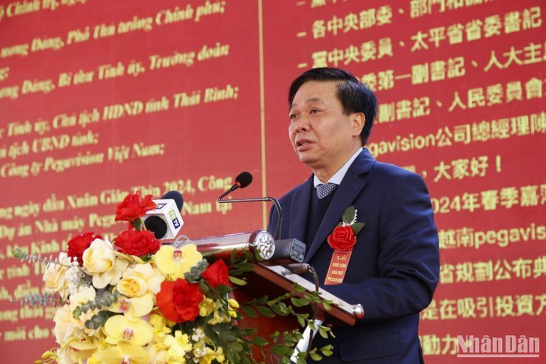 Phó Chủ tịch Thường trực Ủy ban nhân dân tỉnh Thái Bình Nguyễn Quang Hưng đề nghị nhà đầu tư triển khai xây dựng nhà máy theo đúng cam kết, bảo đảm chất lượng. Phó Chủ tịch Thường trực Ủy ban nhân dân tỉnh Thái Bình Nguyễn Quang Hưng đề nghị nhà đầu tư triển khai xây dựng nhà máy theo đúng cam kết, bảo đảm chất lượng.