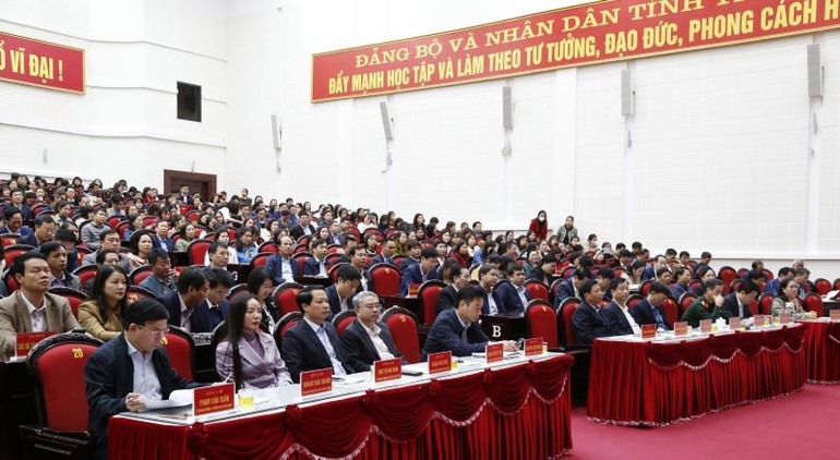 Các đại biểu tham dự Hội nghị tiếp xúc, đối thoại.