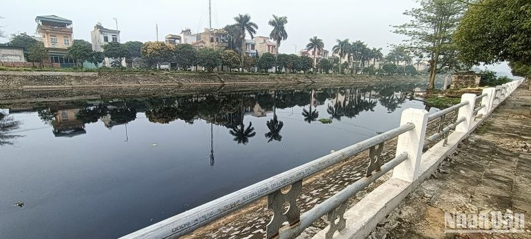 Nước thải bẩn xả thẳng ra con sông nằm ngay cửa ngõ phía tây tỉnh Thái Bình.