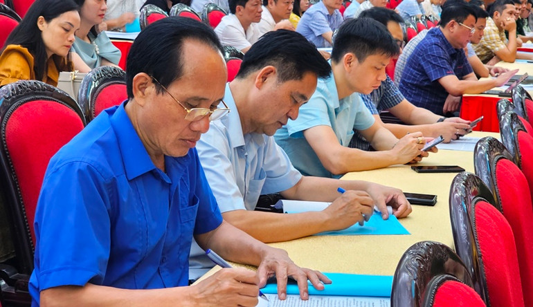 Các đại biểu tham dự hội nghị quán triệt các bộ luật mới ban hành.