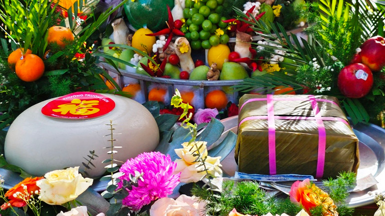 Lễ vật đặc trưng tại Lễ hội bánh chưng, bánh giầy.