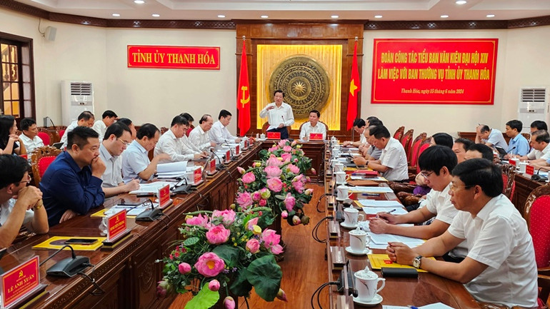 Quang cảnh buổi làm việc của đoàn công tác với Ban Thường vụ Tỉnh ủy Thanh Hóa.