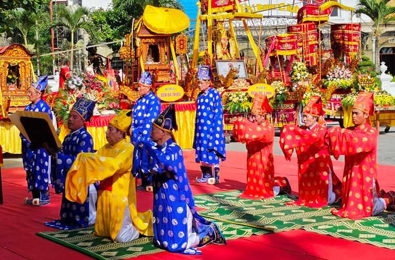 Trình tấu chúc văn tại lễ hội bánh chưng, bánh giầy.