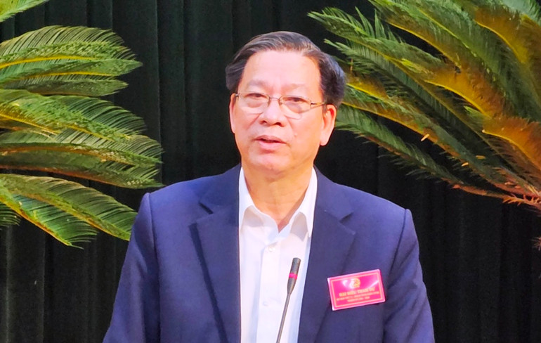 Giám đốc Sở Công thương Thanh Hóa giải trình, trả lời chất vấn của các đại biểu Hội đồng nhân dân tỉnh.