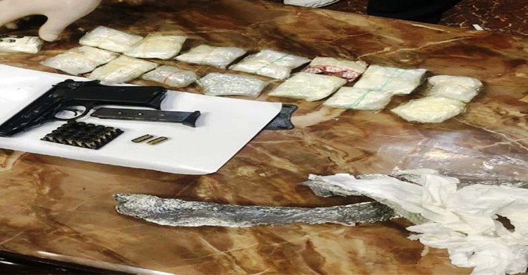 Ma túy tang vật và vũ khí nóng.