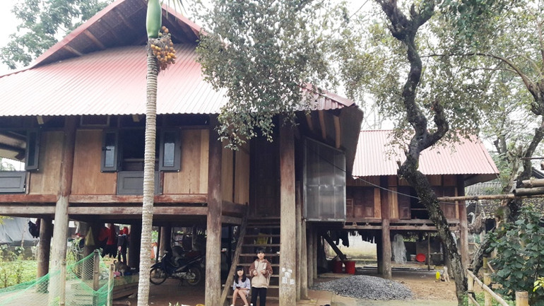 Nhà sàn của đồng bào Mường ở huyện Ngọc Lặc. Nhà sàn của đồng bào Mường ở huyện Ngọc Lặc.