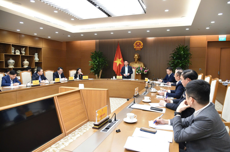 Cuộc họp về triển khai Đề án tái cơ cấu Ngân hàng Phát triển Việt Nam. (Ảnh: VGP)