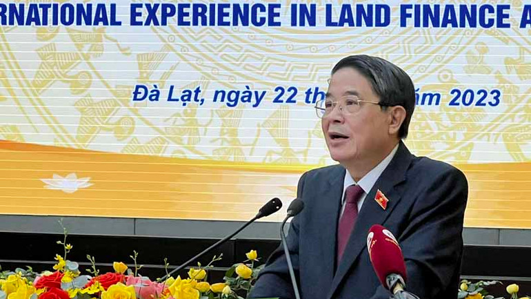 Phó Chủ tịch Quốc Hội Nguyễn Đức Hải phát biểu khai mạc hội thảo.