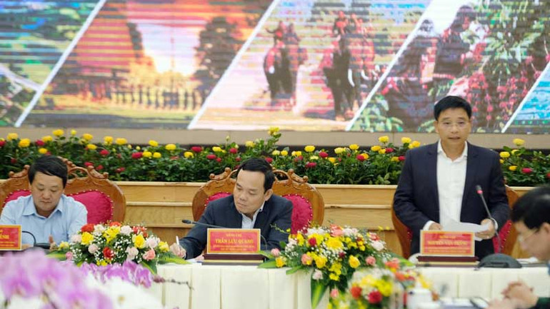 Đại diện lãnh đạo bộ ngành Trung ương phát biểu ý kiến tại hội nghị.