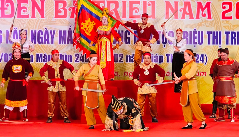 Một cảnh tái hiện khí phách của Bà Triệu cùng nghĩa quân.