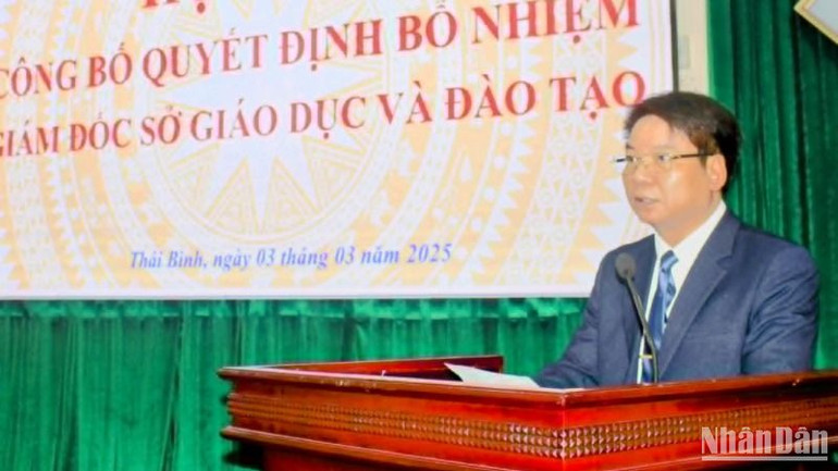 Tân Giám đốc Sở Giáo dục và Đào tạo tỉnh Thái Bình phát biểu ý kiến.