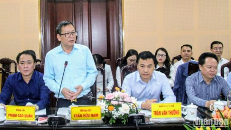 Bí thư Huyện ủy Hưng Hà Trần Hữu Nam cho biết, địa phương có đủ dư địa để trồng lúa, trong đó có giống chất lượng cao phục vụ xuất khẩu. Bí thư Huyện ủy Hưng Hà Trần Hữu Nam cho biết, địa phương có đủ dư địa để trồng lúa, trong đó có giống chất lượng cao phục vụ xuất khẩu.