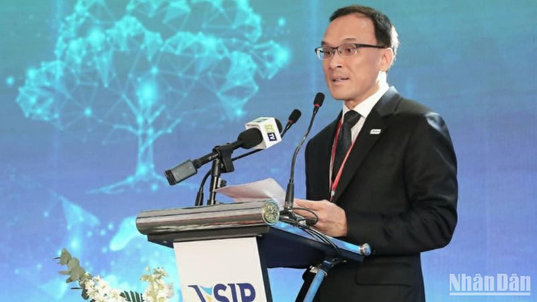 Ông Lawrence Chan, đại diện đối tác chiến lược của Tập đoàn VSIP phát biểu ý kiến.